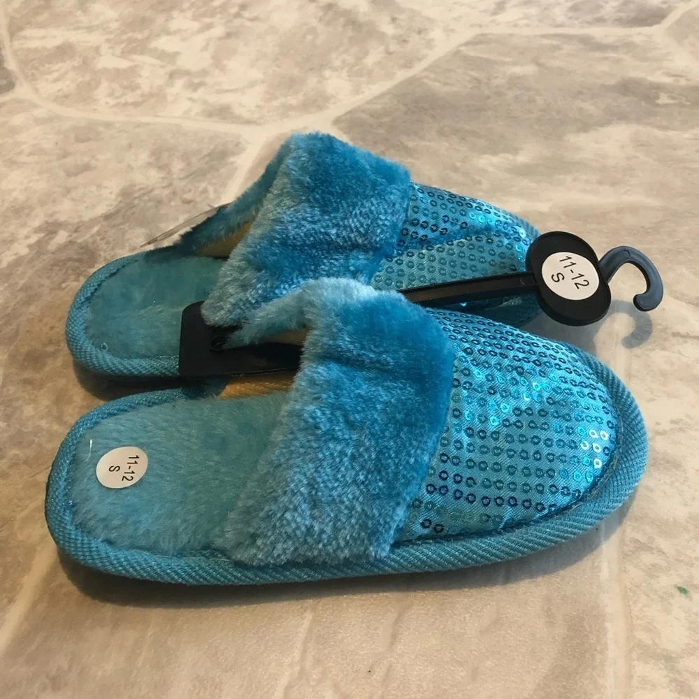 NWT turquoise blue sparkly sequins furry girls comfy slippers size 11.5
